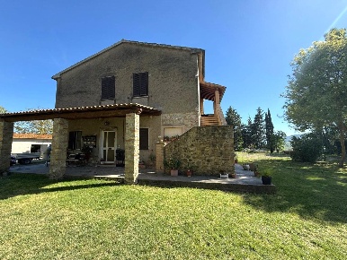 Foto Cessione attività a Castelnuovo di Val di Cecina Centro di 343 m²