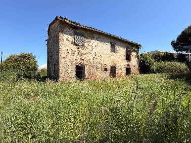 Foto Villa unifamiliare a Serravalle Pistoiese di 360 m² con 6 locali