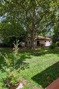 Foto Villa unifamiliare a Scarlino di 625 m² con 11 locali in vendita