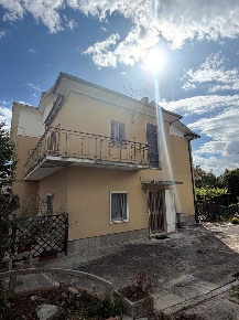 Foto Villa bifamiliare in Strada Comunale-Vallone, Senigallia di 130 m²