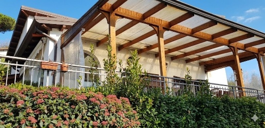 Foto Casa indipendente a Ameglia di 170 m² con 7 locali in vendita