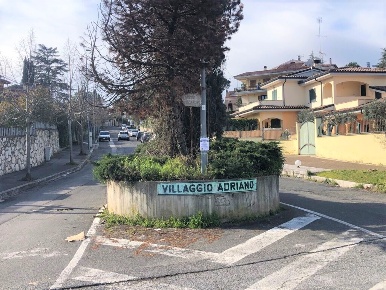 Foto Terreno edificabile in Via del Teatro Latino, Tivoli di 2100 m²