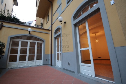 Foto Appartamento in Via Arcivescovato, Lucca di 98 m² con 5 locali