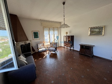 Foto Appartamento in Via Giorgini G. Battista 1, Massa Centro di 100 m²