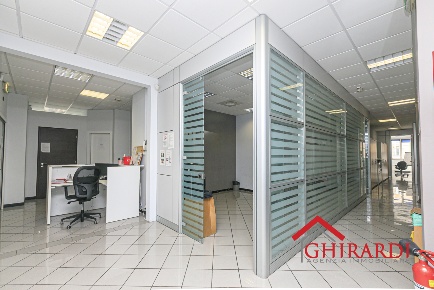 Foto Ufficio in Via Bombrini, Genova Sampierdarena di 170 m² con 8 locali
