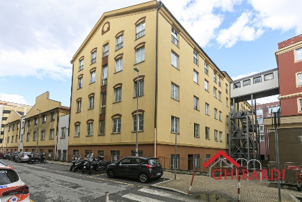 Foto Ufficio in Via Bombrini, Genova Sampierdarena di 170 m² con 8 locali