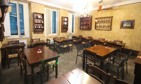 Foto Locale commerciale a Lucca Piazza Napoleone - San Michele di 150 m²