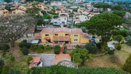 Foto Villa unifamiliare in Via delle Ginestre 13, Sacrofano Monte Caminetto