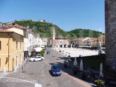 Foto Ufficio a Marostica Centro di 70 m² con 3 locali in affitto