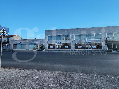Foto Negozio in Santa Maria Capua Vetere, Capua Centro di 250 m² in affitto