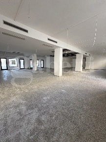 Foto Negozio in Via Dante 108, Cagliari San Benedetto di 270 m² in affitto