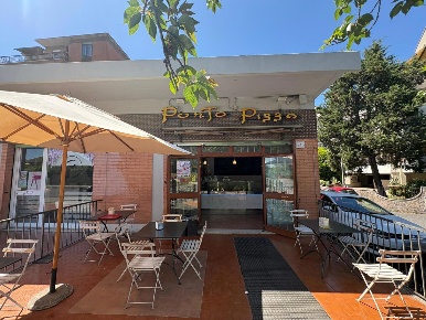 Foto Attività commerciale in Via della  Casetta Mattei 343, Roma di 50 m²