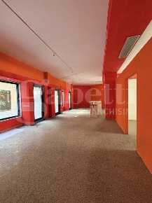 Foto Negozio in Via Dante 108, Cagliari San Benedetto di 181 m² in affitto