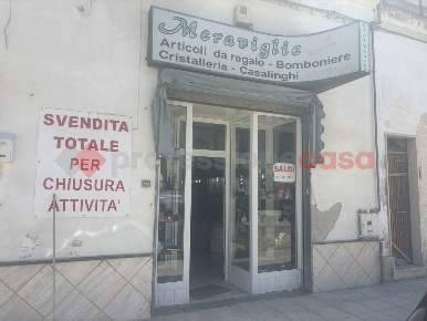 Foto Negozio in Via VITTORIO EMANUELE 33, Pulsano Centro di 100 m²