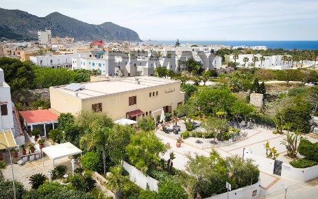 Foto Hotel in Via Circonvallazione, Favignana Centro di 649 m² con 1 locali