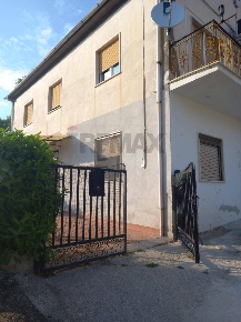 Foto Case semi ndipendenti a Pontecorvo Centro di 100 m² con 3 locali