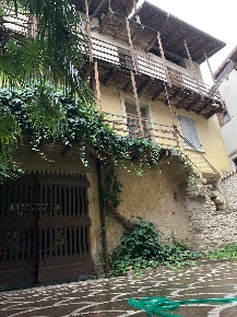 Foto Casa indipendente a Mori di 315 m² con 10 locali in vendita