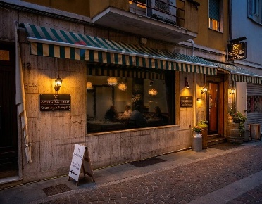 Foto Locale commerciale in borgo paggeria 12, Parma Centro Storico di 98 m²