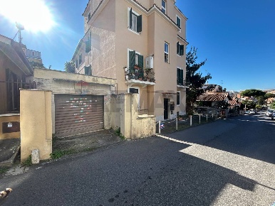 Foto Posti auto in Via Lardaria 9, Roma Torrevecchia di 16 m² con 1 locali