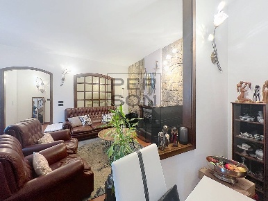 Foto Casa indipendente a Mori di 200 m² con 8 locali in vendita