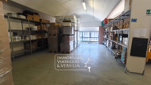 Foto Magazzino in via Libeccio 100, Viareggio Bicchio - Varignano di 680 m²