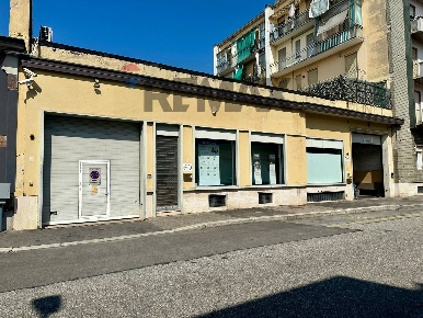 Foto Locale commerciale in via dogliani 14, Torino Aurora di 1000 m²