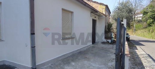 Foto Casa indipendente in ARMANDO DIAZ 90, Minturno Centro di 102 m²