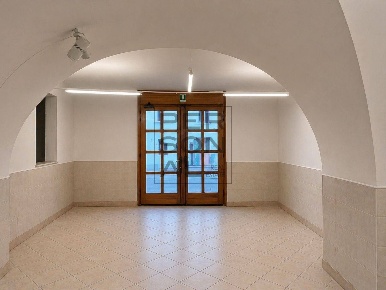 Foto Attività commerciale a Trento di 98 m² con 4 locali in affitto