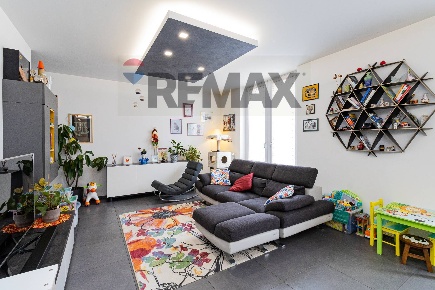 Foto Appartamento in Via Ulisse Merini 19, Varese di 98 m² con 3 locali