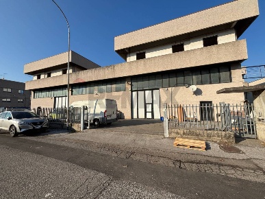 Foto Capannone industriale in via Napoli 4, Bussero di 552 m² in vendita