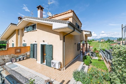 Foto Villa unifamiliare in via Tagliamento 13, Mentana Centro di 210 m²