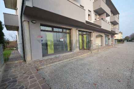 Foto Negozio a Saccolongo Centro di 70 m² con 3 locali in affitto
