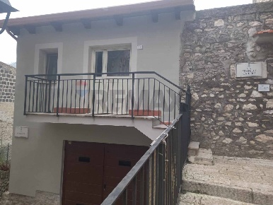 Foto Case semi ndipendenti a Castelforte Centro di 76 m² con 3 locali
