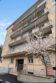 Foto Appartamento in Via Degli Oleandri 14, Genova Quezzi di 100 m²