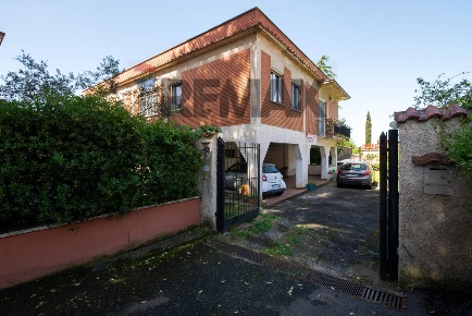 Foto Villa unifamiliare in Via Aldo Moro 9, Castelnuovo di Porto Centro