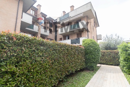 Foto Appartamento in Via Bernina 16, Desio di 197 m² con 5 locali