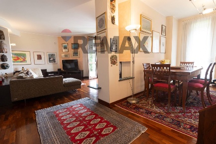 Foto Appartamento in Via Bernina 16, Desio di 197 m² con 5 locali