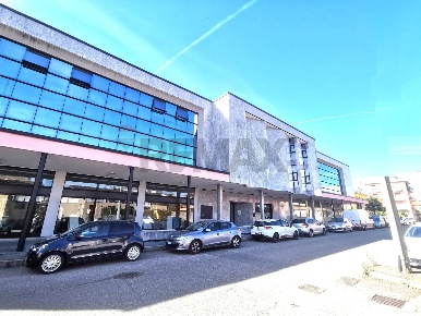 Foto Ufficio in VIA CARNIA 18, Busto Arsizio San Michele di 700 m²