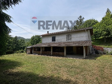 Foto Rustico in refai 1028, Casazza di 250 m² con 4 locali in vendita