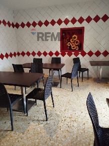 Foto Locale commerciale a Piedimonte San Germano Centro di 96 m² in affitto