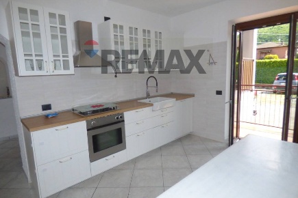 Foto Appartamento in Via del cattel 19, Luino di 110 m² con 3 locali