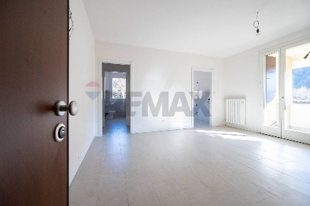 Foto Appartamento in Via Degli Alpini 2, Vetto Centro di 96 m² con 3 locali