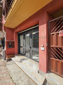 Foto Locale commerciale a Mugnano del Cardinale di 61 m² con 2 locali