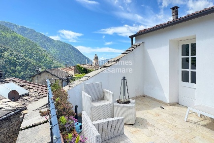 Foto Case semi ndipendenti in Vicolo Castello, Montalto Carpasio di 180 m²