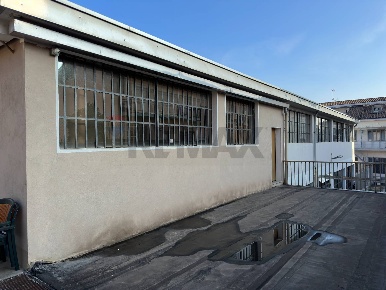 Foto Magazzino a Collegno Regina Margherita di 450 m² con 7 locali