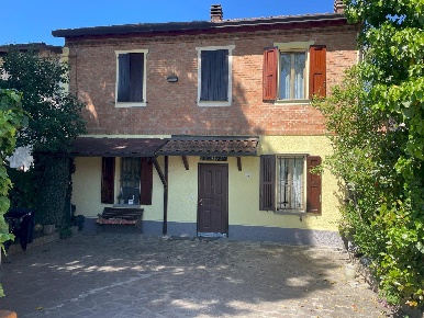 Foto Casa indipendente in via Emilia Levante 40, Imola San Prospero, Zello