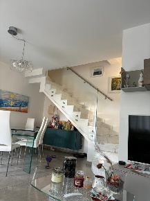 Foto Villa a schiera a Carrara Marina di Carrara di 120 m² con 5 locali