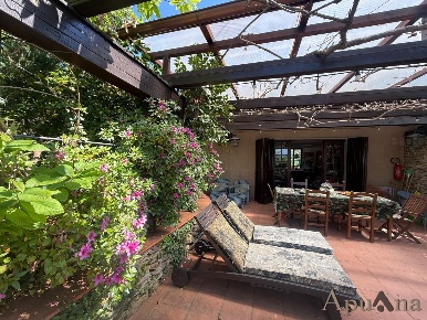 Foto Villa unifamiliare a Massa San Carlo - Antona di 243 m² con 8 locali