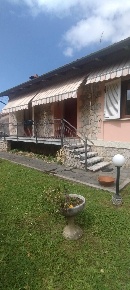 Foto Casa indipendente a Massa Centro di 120 m² con 5 locali in vendita