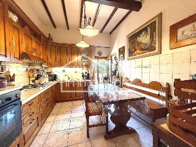 Foto Appartamento a Capraia e Limite Limite di 105 m² con 5 locali